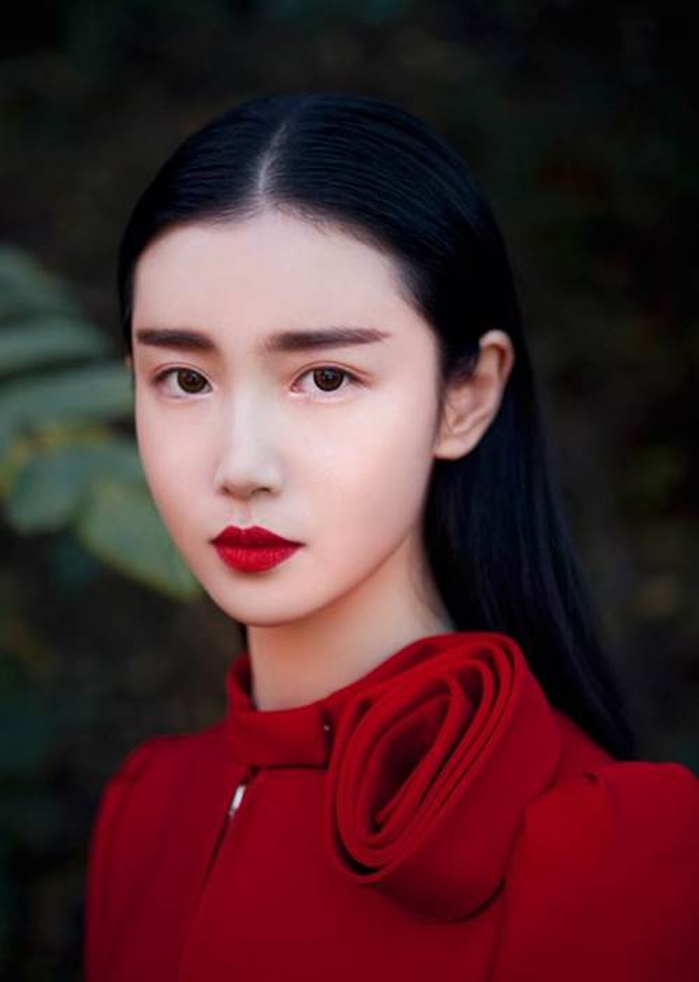 Mỹ nhân Hàn xinh đẹp khi tô son đỏ