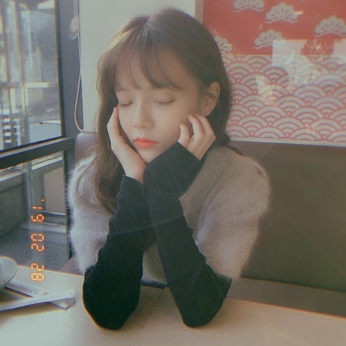 Ảnh hot sao Hàn: Jennie búi tóc natra mà vẫn thần thái