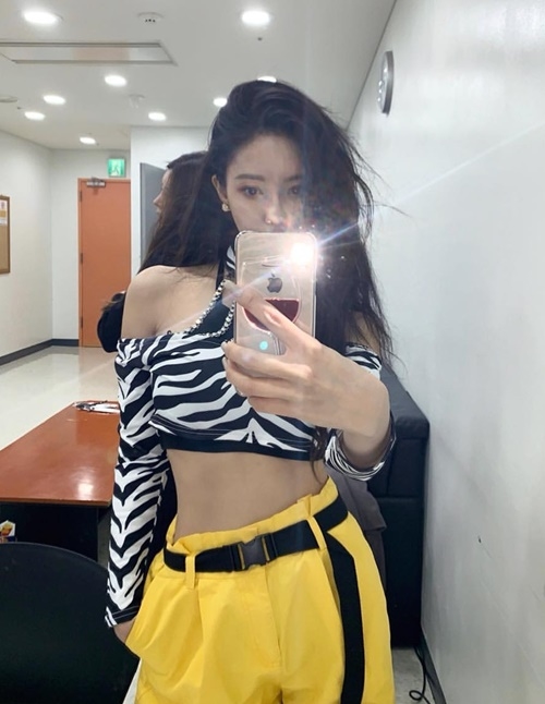 Ảnh hot sao Hàn: Jennie búi tóc natra mà vẫn thần thái
