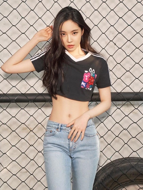 Ảnh hot sao Hàn: Jennie búi tóc natra mà vẫn thần thái