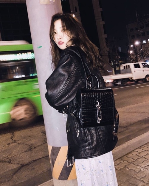 Ảnh hot sao Hàn: Jennie búi tóc natra mà vẫn thần thái