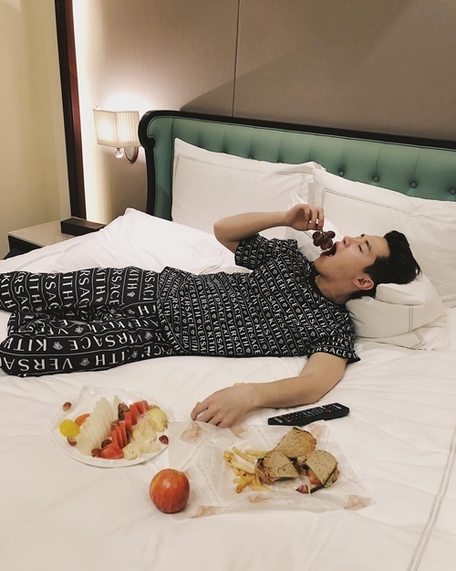Ảnh hot sao Hàn: Jennie búi tóc natra mà vẫn thần thái