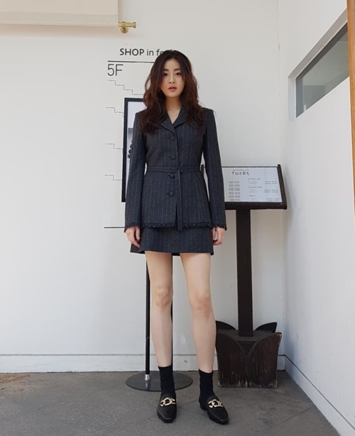 Ảnh hot sao Hàn: Jennie búi tóc natra mà vẫn thần thái