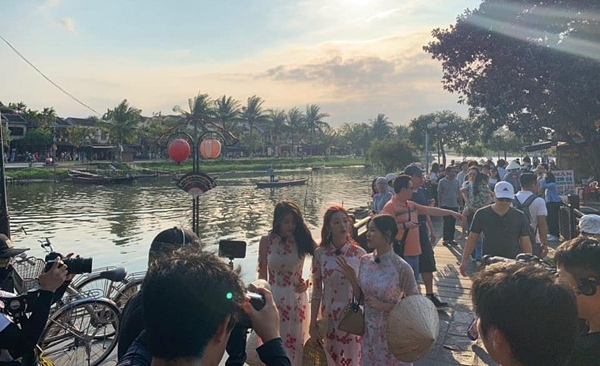 Ảnh hot sao Hàn: Jennie búi tóc natra mà vẫn thần thái