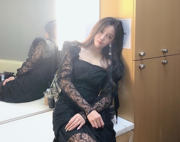Ảnh hot sao Hàn: Jennie búi tóc natra mà vẫn thần thái