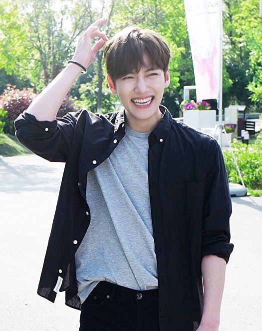 Ngây ngô cỡ này, Ji Chang Wook sao có thể dính scandal Burning Sun?