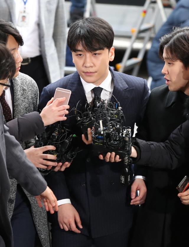 Ngây ngô cỡ này, Ji Chang Wook sao có thể dính scandal Burning Sun?