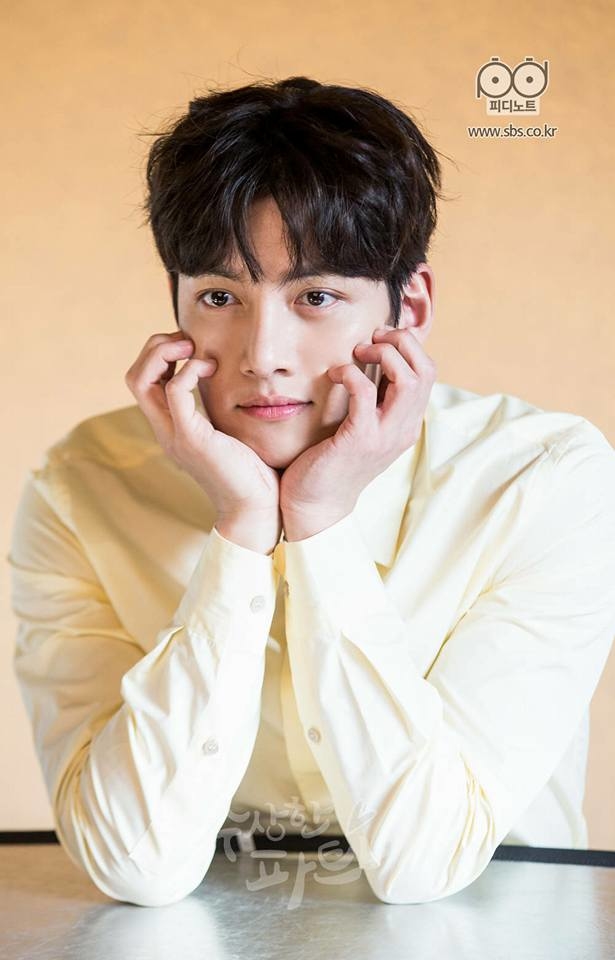 Ngây ngô cỡ này, Ji Chang Wook sao có thể dính scandal Burning Sun?