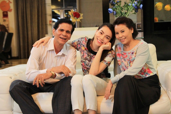 Nhan sắc mẹ sao Việt: Xinh đẹp, quý phái không kém gì con gái