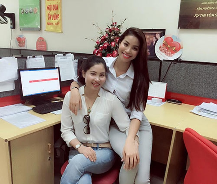 Nhan sắc mẹ sao Việt: Xinh đẹp, quý phái không kém gì con gái