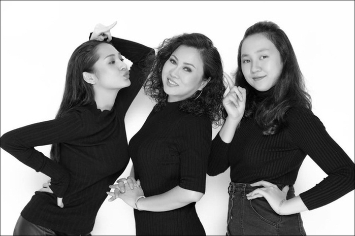 Nhan sắc mẹ sao Việt: Xinh đẹp, quý phái không kém gì con gái
