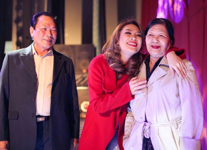 Nhan sắc mẹ sao Việt: Xinh đẹp, quý phái không kém gì con gái