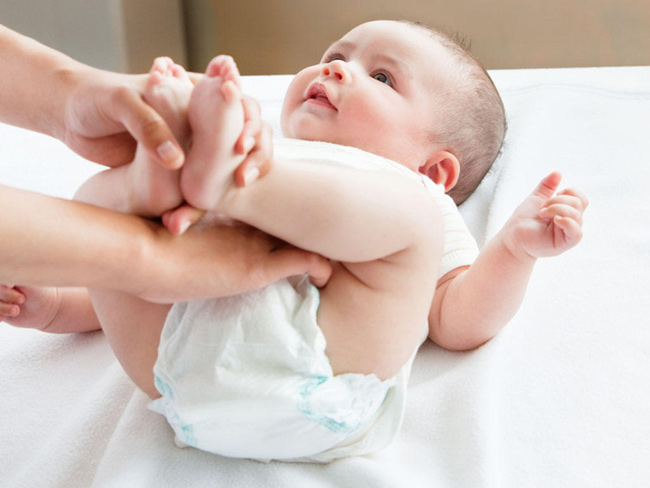 Phân của trẻ sơ sinh thế nào là bình thường và khi nào là bất thường?