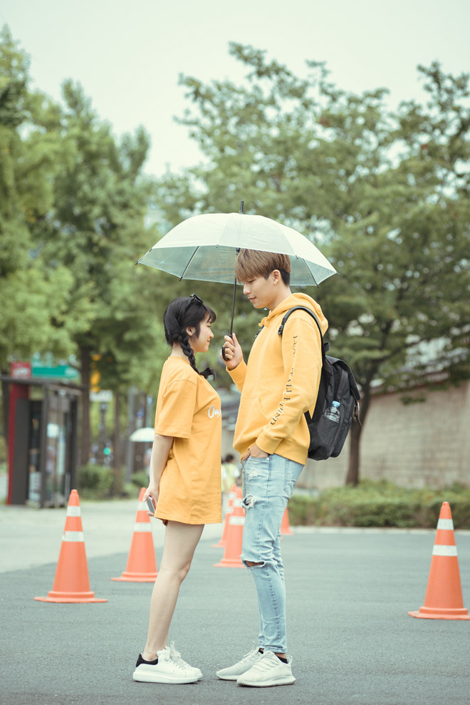 Những cặp cung hoàng đạo cứ gặp là “yêu ngay từ cái nhìn đầu tiên”