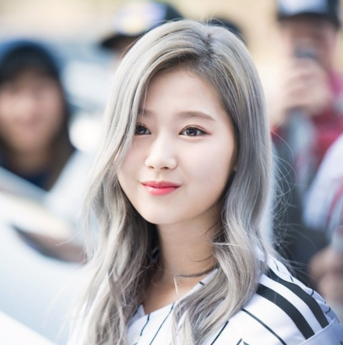 Những màu tóc đẹp đến vô thực một đi không trở lại của idol Hàn