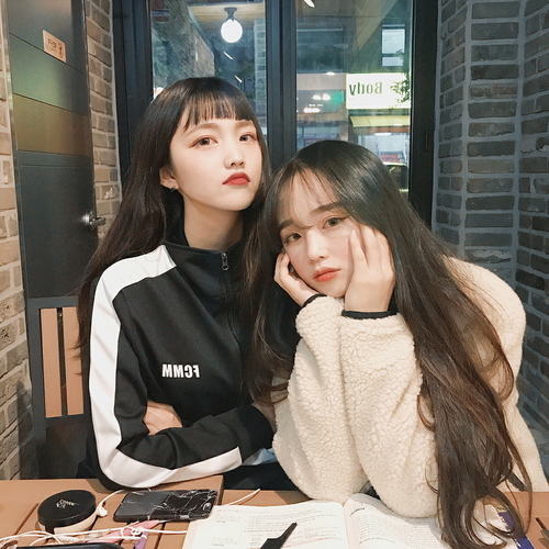 Những người bạn thời thanh xuân thực chất chỉ là mối quan hệ xã giao