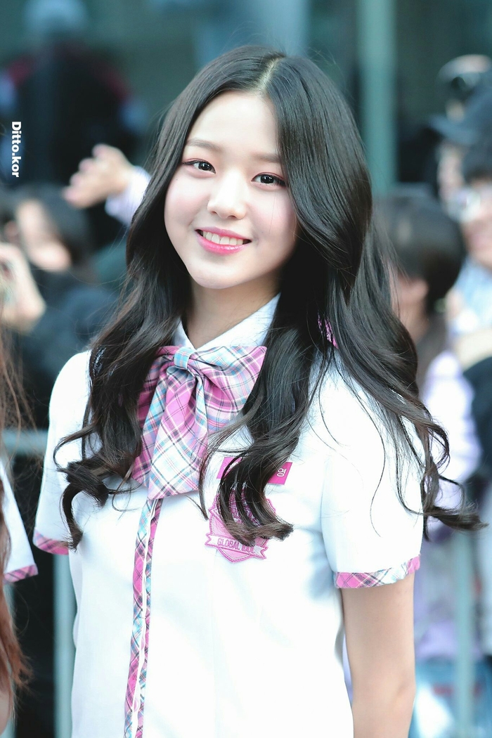 Nữ idol đẹp nhất ngoài đời do thần tượng bình chọn: Em út TWICE bất