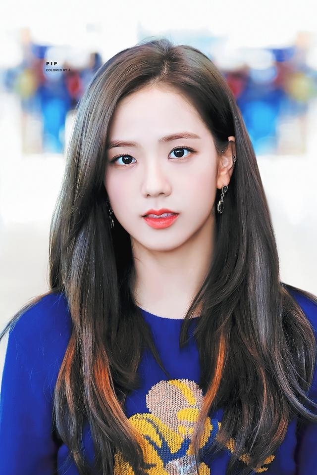Nữ idol đẹp nhất ngoài đời do thần tượng bình chọn: Em út TWICE bất