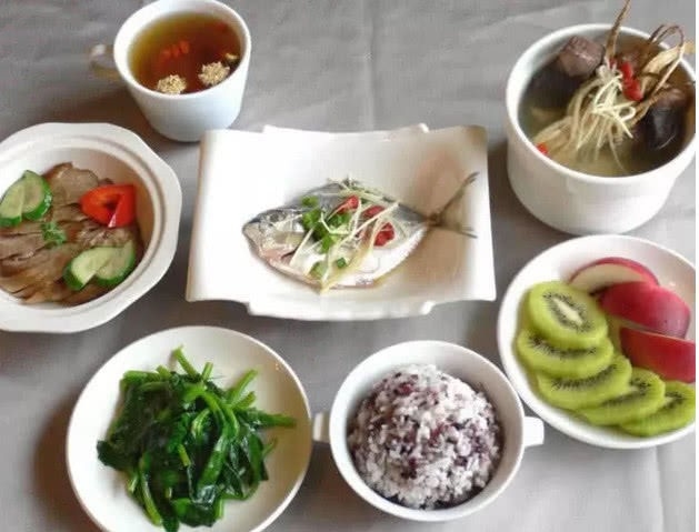 Ông chồng quốc dân Phùng Thiệu Phong: Chăm vợ ở cữ vô cùng ân cần