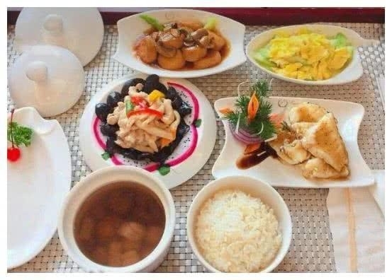 Ông chồng quốc dân Phùng Thiệu Phong: Chăm vợ ở cữ vô cùng ân cần