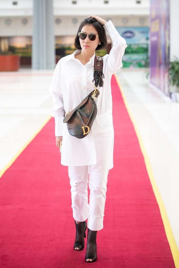 Phạm Hương khoe “sính lễ cầu hôn” khủng, Hương Tràm đơ như tượng sáp