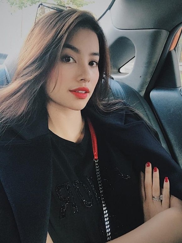 Phạm Hương và Hòa Minzy bị netizen gắn mác “sao kém duyên”
