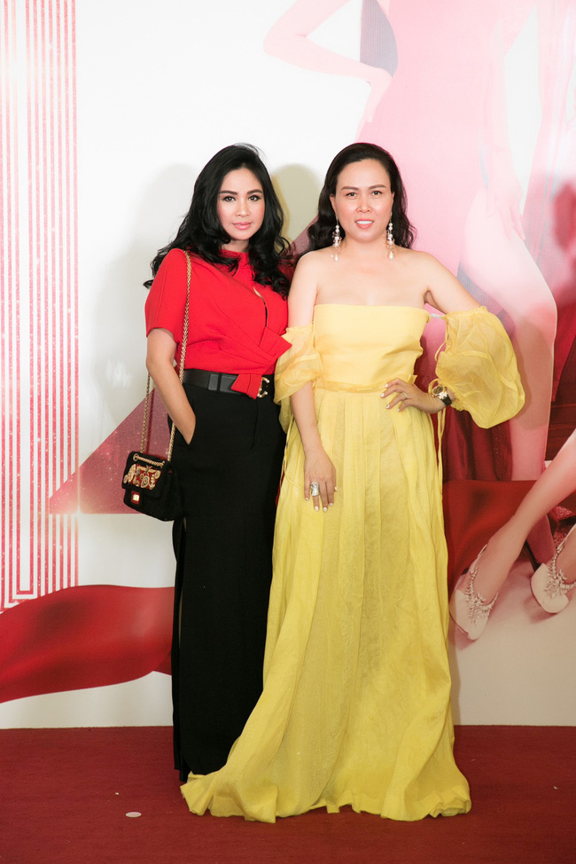 Thời trang thảm đỏ lên ngôi với loạt chân dài đình đám