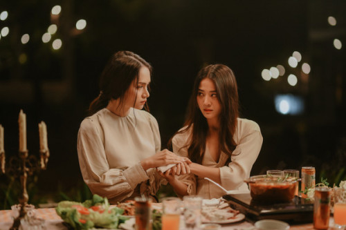Qua MV mới của Hương Giang, tình bạn chỉ đẹp khi hai đứa cùng ế?