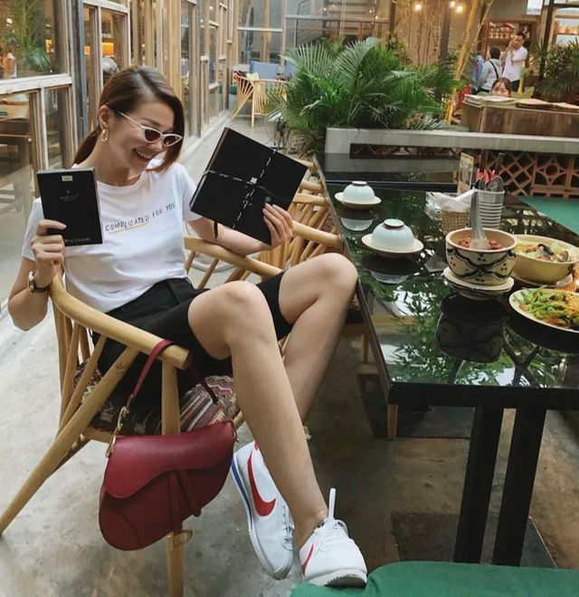 Sao Việt khoe quà ngày 8/3