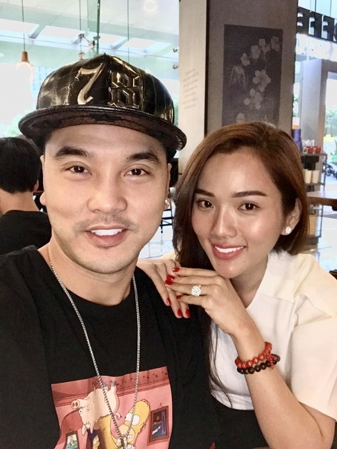 Sao Việt khoe quà ngày 8/3