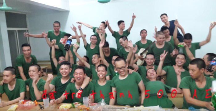 Nhìn những anh bộ đội lầy lội này thì ai còn dám bảo đi lính là khổ