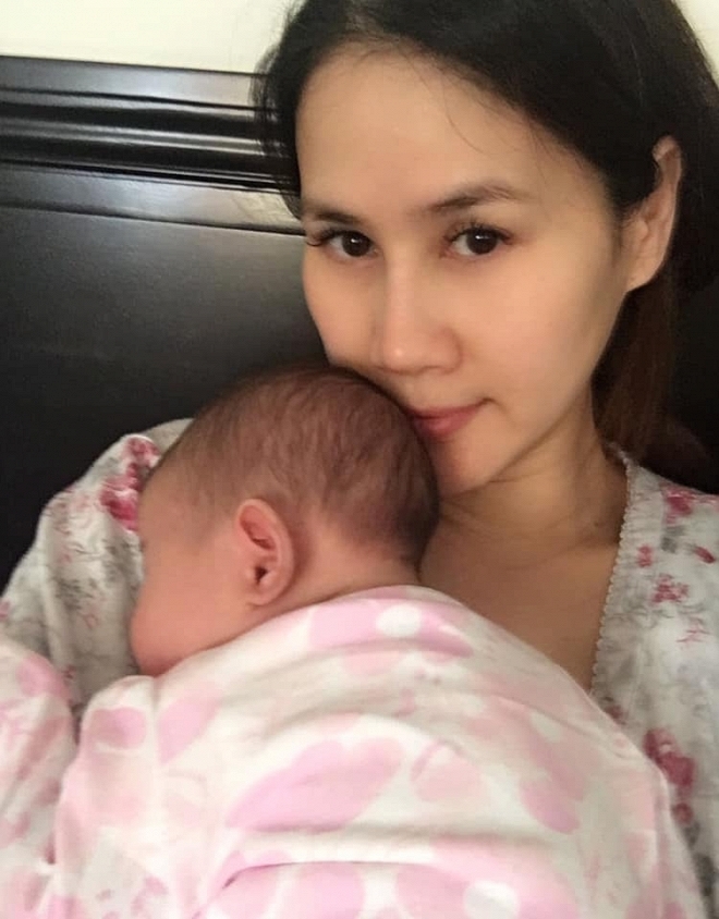 Thân Thúy Hà sinh con lần 2 vẫn stress mất ngủ, xuống cân liên tục