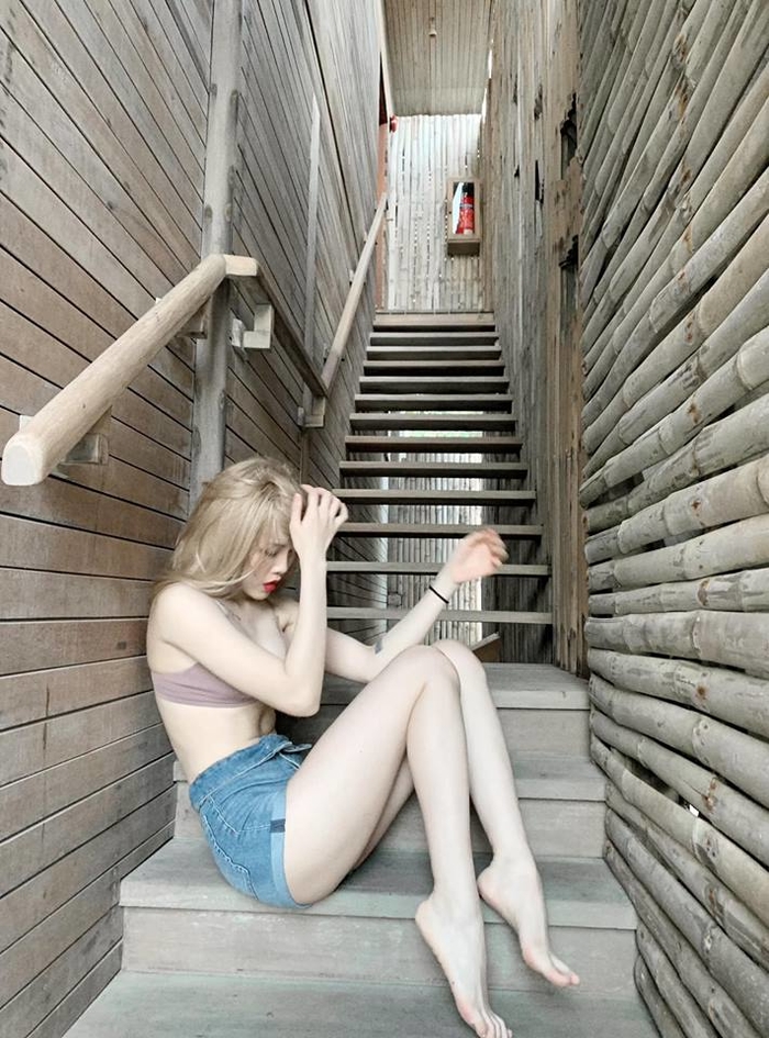 Thiều Bảo Trâm khoe chân thon bị dân mạng so sánh với Bích Phương