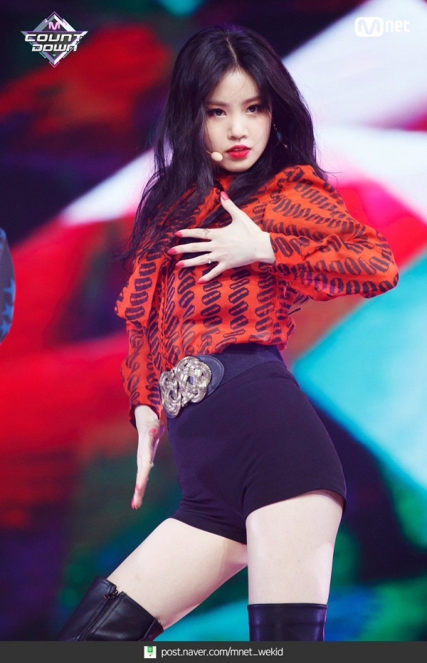 Top 5 idol nữ trình diễn cuốn hút nhờ body thon thả