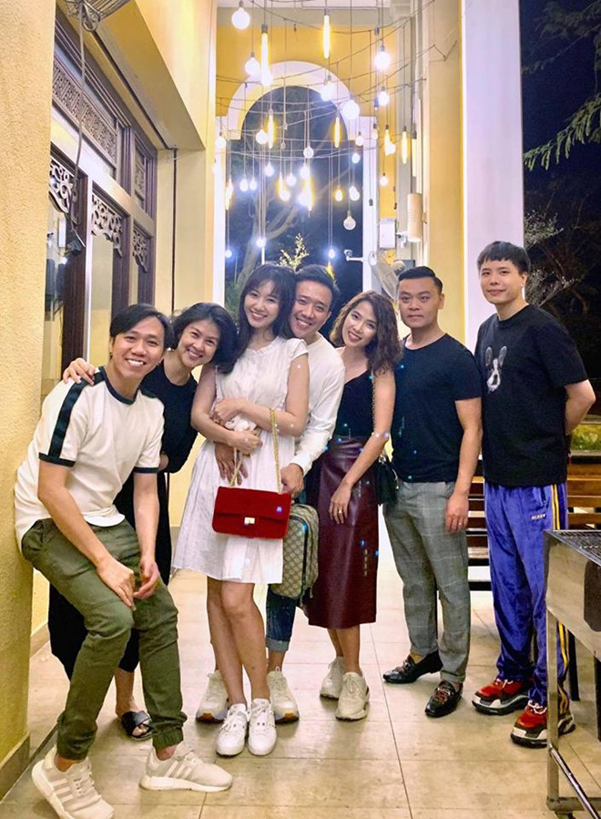 Tủ đồ chất ngập hàng hiệu của Hari Won