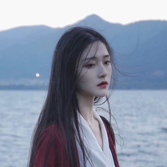 Ung xu nhu the nao khi nguoi yeu cu cua nguoi yeu moi nhan tin dan mat minh?