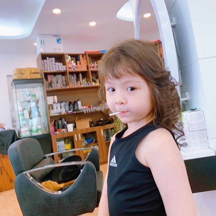 Xuất hiện cùng nhân vật này, sao Việt hot đến mấy cũng bị cho ra rìa