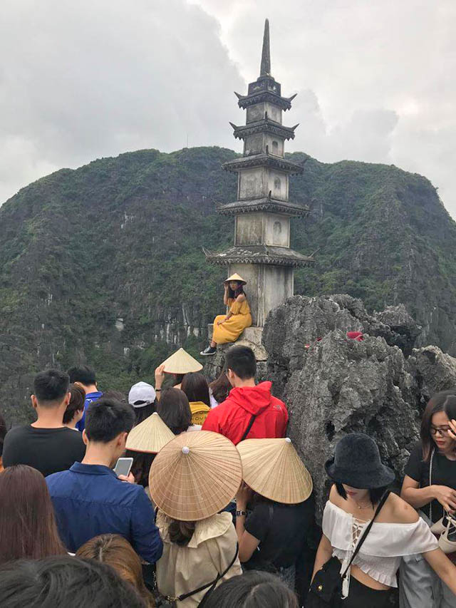 Những điểm đến quốc dân đông nghẹt dịp nghỉ lễ