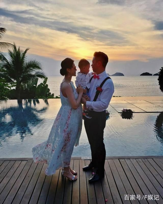 2 mối tình khắc cốt ghi tâm của Hồ Hạnh Nhi