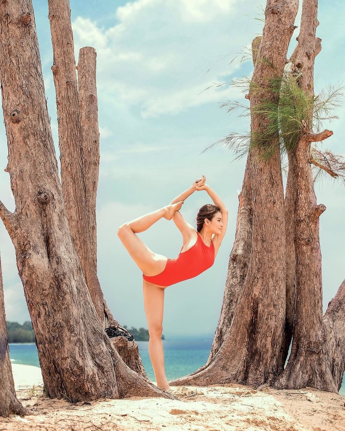 Học sao Việt cách giữ vóc dáng thanh xuân chuẩn đẹp với bộ môn Yoga