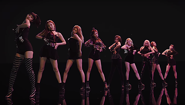 Ngỡ ngàng trước thành tích của TWICE và BLACKPINK