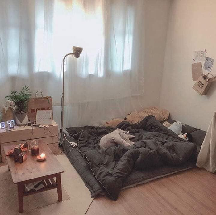 Đâu cần nhà cao cửa rộng chỉ cần 1 căn phòng nhỏ nhỏ như vậy là đủ yêu