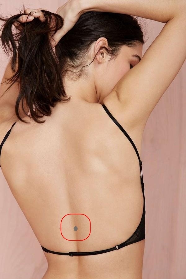 6 vị trí nốt ruồi phú quý trên lưng của phụ nữ, chớ dại mà xóa bỏ