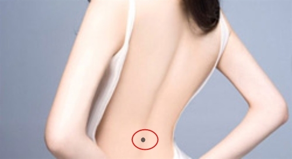 6 vị trí nốt ruồi phú quý trên lưng của phụ nữ, chớ dại mà xóa bỏ
