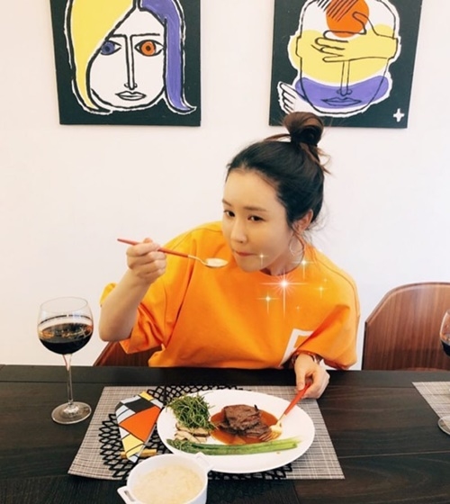 Ảnh hot sao hàn: Lisa khoe eo con kiến, Rosé đẹp mê đắm lòng người