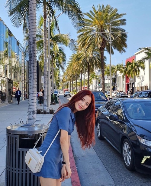 Ảnh hot sao hàn: Lisa khoe eo con kiến, Rosé đẹp mê đắm lòng người