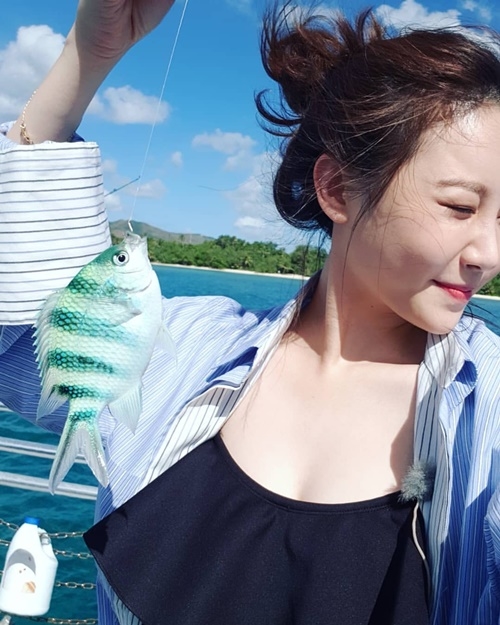 Ảnh hot sao hàn: Lisa khoe eo con kiến, Rosé đẹp mê đắm lòng người