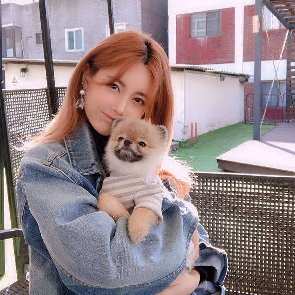 Ảnh hot sao hàn: Lisa khoe eo con kiến, Rosé đẹp mê đắm lòng người