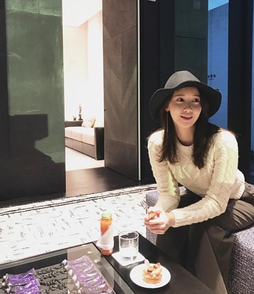 Ảnh hot sao hàn: Lisa khoe eo con kiến, Rosé đẹp mê đắm lòng người