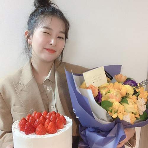 Ảnh hot sao hàn: Lisa khoe eo con kiến, Rosé đẹp mê đắm lòng người